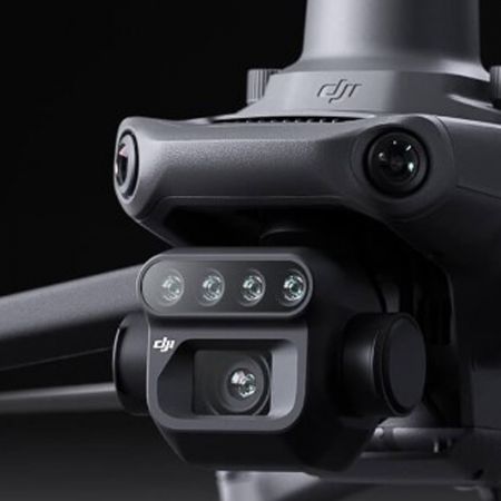 Dron DJI Mavic 3M detalle cámara