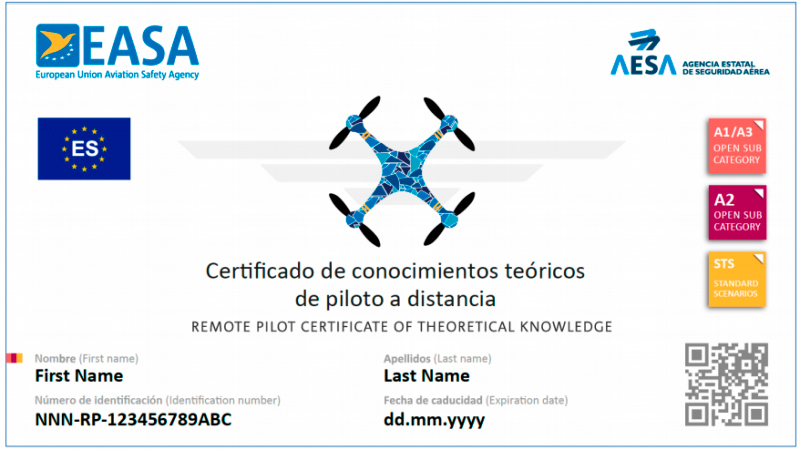 Alumnos realizando el curso dron en campo de vuelo