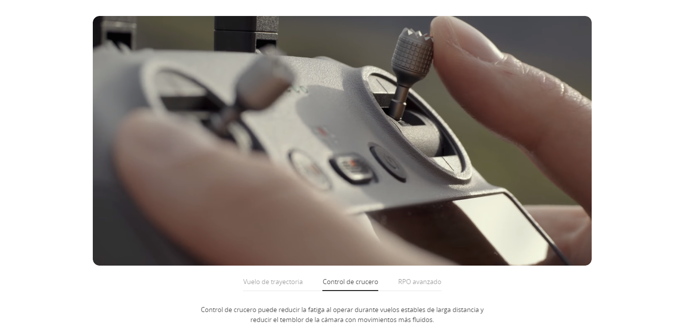 DJI MINI 4 PRO - El Sistema Avanzado de Asistencia al Piloto (APAS) garantiza seguridad adicional al habilitar al dron para frenar y esquivar obstáculos de forma automática durante el vuelo.